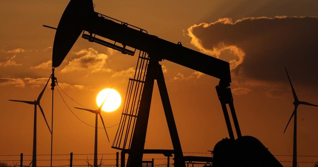 Petrolio si spera nella pace e il prezzo scende. Ma l offerta sta